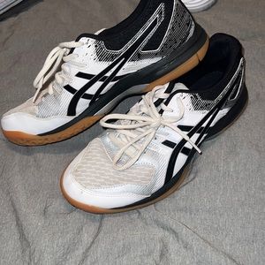 ASICS women’s volleyball sneakers